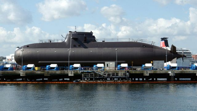 Japan dykker med litium-ionbatterier – Norge er usikre på om teknologien er moden nok for ubåt