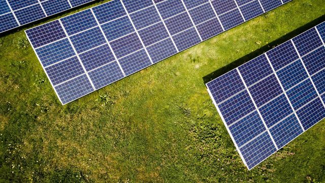 - Det er ikke økonomisk lønnsomt å produsere de mest miljøvennlige solcellene