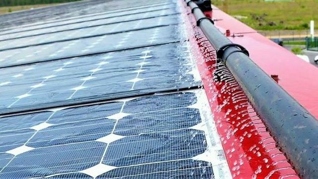 Kjøler ned solceller med vann. Kan øke effekten med 12 prosent