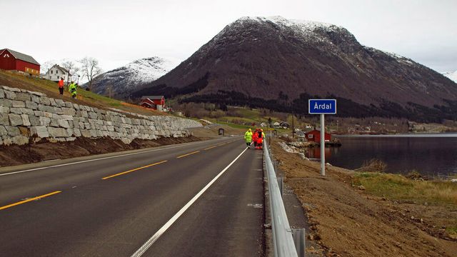 Noen trengs til å rydde og dyrke opp jorder etter at E39 er helt ferdig