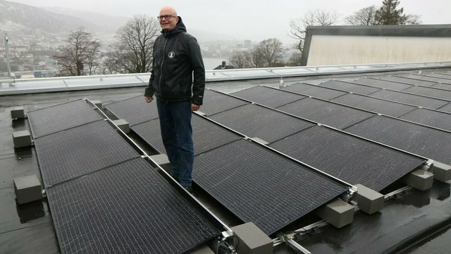 Universitetet i regnbyen satser på solceller for å bli klimanøytrale på ti år