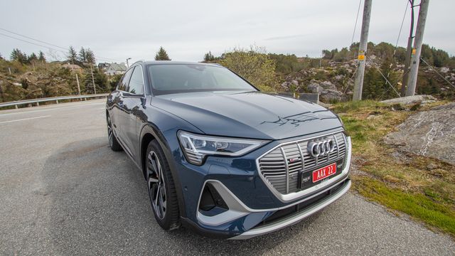 Audi tilbakekaller flere hundre elbiler for å sjekke mulige feil på batterimoduler