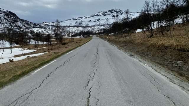 Denne fylkesveien i Trøndelag er overmoden for ny asfalt. Nå kommer den!