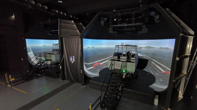 Med den nye Kongsberg-simulatoren trenes det på risiko-oppdrag i over 50 knop