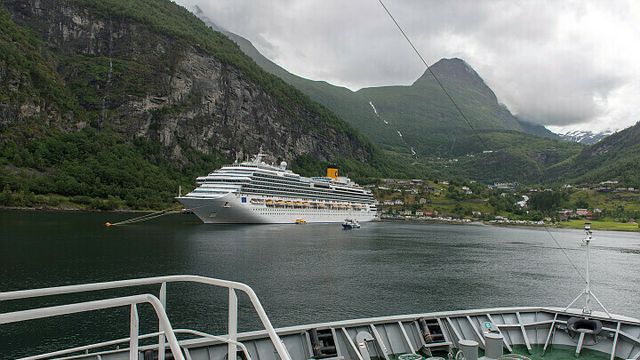 Vil laste om cruiseturister til mindre nullutslippsskip i verdensarvfjord
