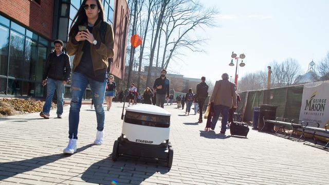 Våre naboer endrer trafikkreglene slik at du får pakker levert av selvkjørende roboter