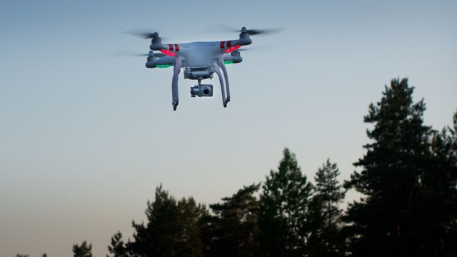 Autonome droner skal finne slitasje på Europas jernbaner og broer