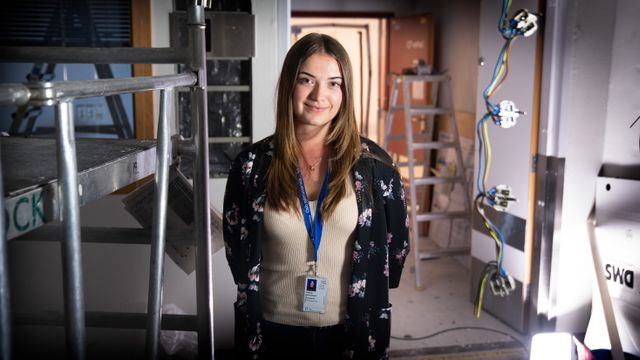 Nyutdannede Nataliya er en av få kvinner i elektrobransjen – i sommer leder hun stort sykehusprosjekt