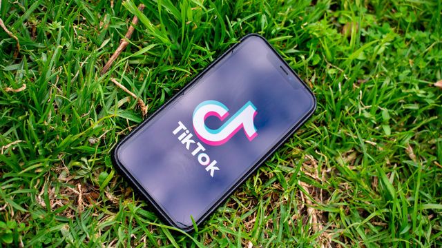 TikTok trekker seg ut av Hongkong. USA vurderer å forby appen