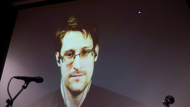 Trump vil se på benådning av Snowden