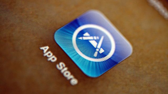 Når Apple halverer app-avgiften, driver de ikke veldedighet