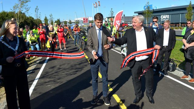 Samferdselsministeren åpnet første del av den nye 13 kilometer lange Sykkelstamveien i Rogaland
