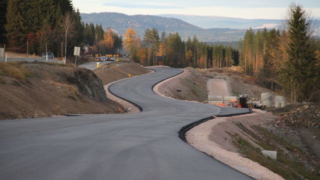Oppsiktsvekkende funn: Varm asfalt slipper ut partikler lenge etter at veien er lagt 