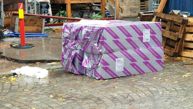 Mye bygg-emballasje går til forbrenning. Nå skal Norske Skog og Borregaard utvikle sterkere og mer resirkulerbar plast