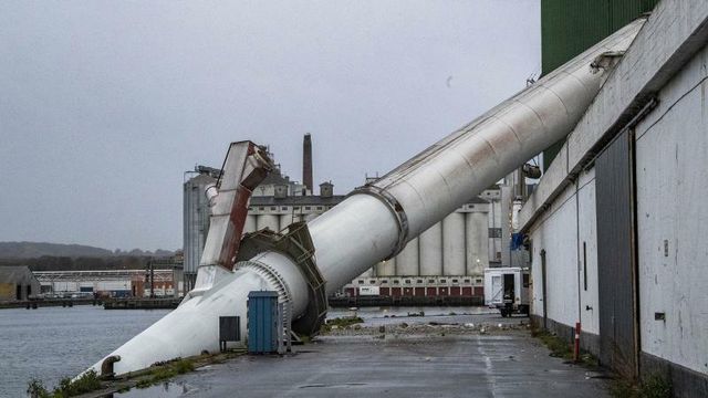 Mysterium: En over 100 meter høy skorstein veltet i sjøen