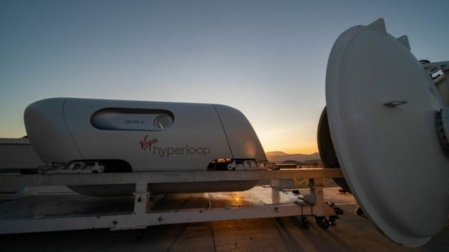 Hyperloop kjører første tur med mennesker om bord