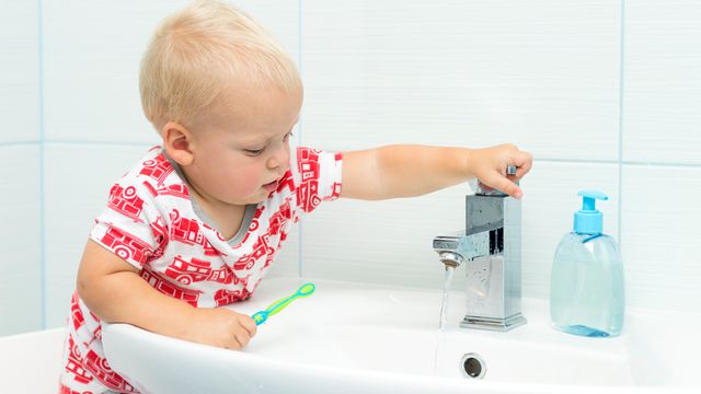 Forskning: Fluor fra tannkrem eller flaskevann kan skade barns intelligens