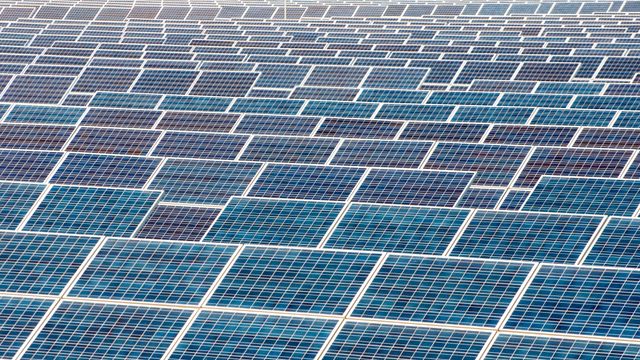 Byggingen av USAs største solcellepark er i gang