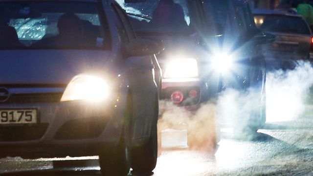 Regjeringen fryser avgiftene på utslippsbiler