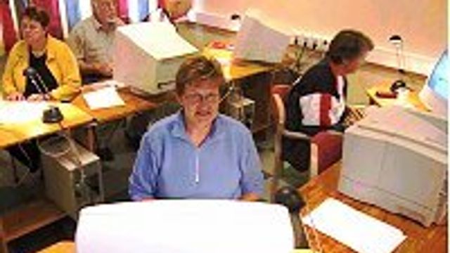 Eldre skaffer seg Internett-aksess