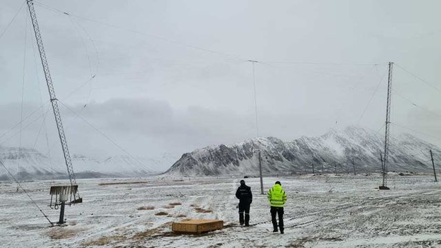 Sendere på Svalbard og i Hammerfest sikrer nødkommunikasjon i nordområdene