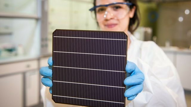 Forskere: Solceller av perovskitt kan få virkningsgrad over 32 prosent