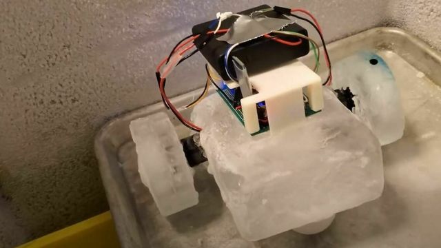 Skal lage roboter av is som kan reparere og gjenoppbygge seg selv i verdensrommet