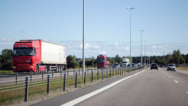 Hareide vil øke fartsgrensene på motorveiene