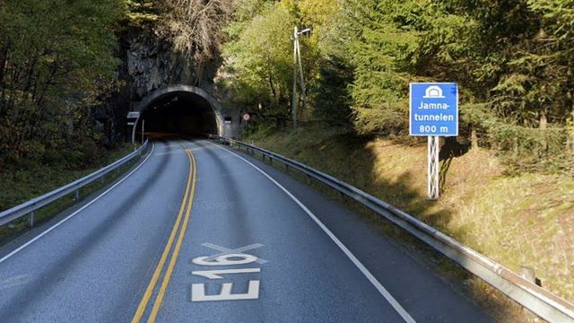 Noen må skifte ut PE-skum i 3000 meter tunnel på Vestlandet 