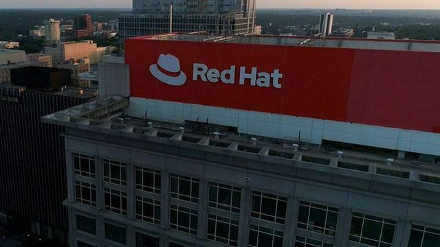 Red Hat trekker støtten til Free Software Foundation