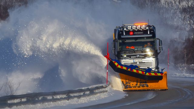 Lokale firmaer kan få brøyte flere av fylkesveiene i Finnmark og Troms