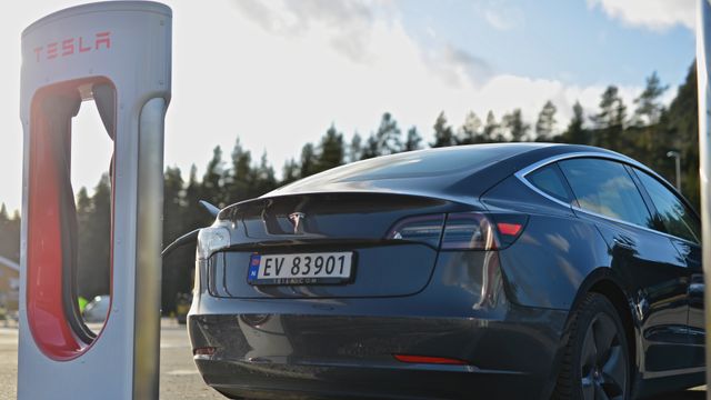 Tesla utvider med flere nye ladestasjoner