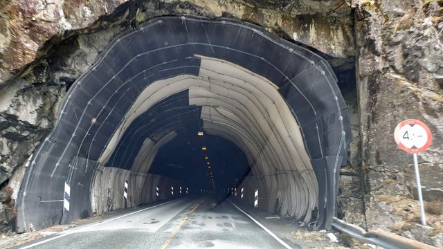 Riksvei 13: Det trengs nytt lys i flere tunneler i Suldal