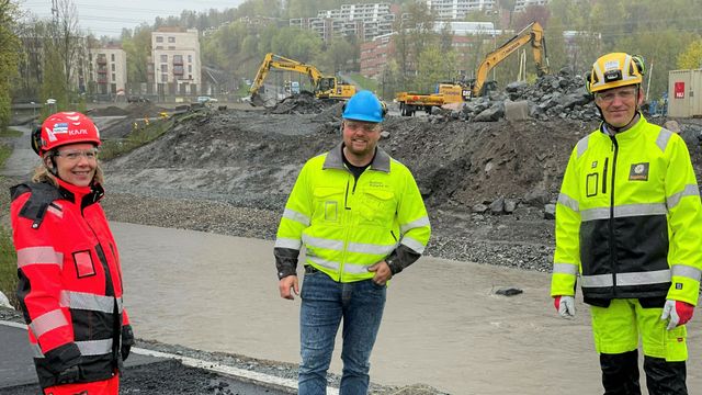 200 tonn med gammel bru fra E16-prosjektet i Sandvika havner i Nesbyen