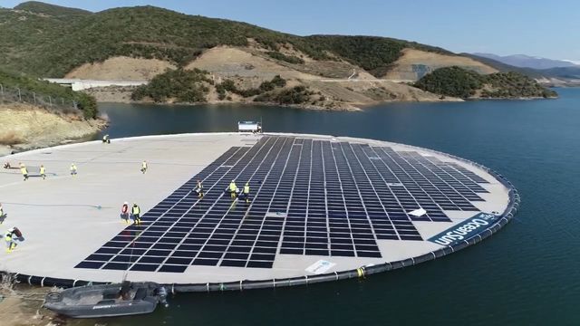 Nå leverer Statkraft strøm fra flytende solenergi