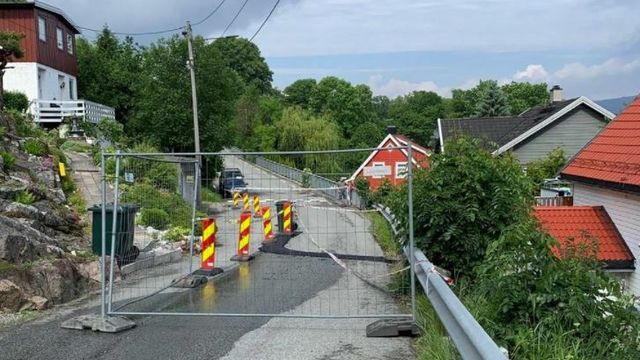 Usikkert når fylkesvei 2726 i Drammen kan åpnes etter ras