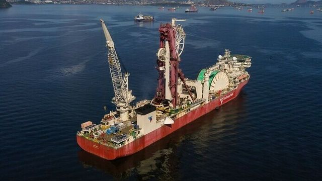 Måtte utdype havn for å få plass til verdens største rørleggingsfartøy