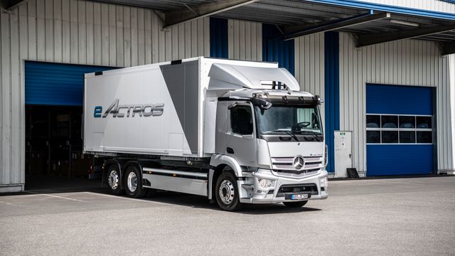 Mercedes lanserer el-lastebil med 400 kilometer rekkevidde