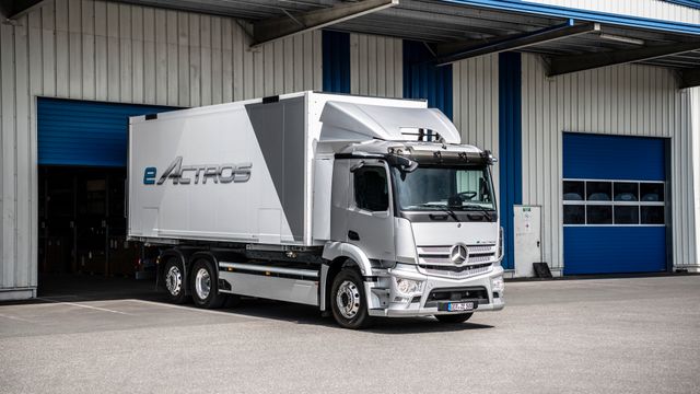 Mercedes lanserer el-lastebil med 400 kilometer rekkevidde