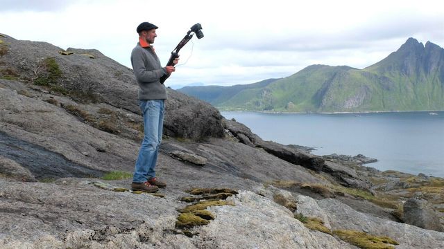 Skritt for skritt legger han grunnlaget for at geologer kan dra på virtuelt feltarbeid