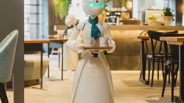 Tokyo: Robotservitører skal få flere i arbeid