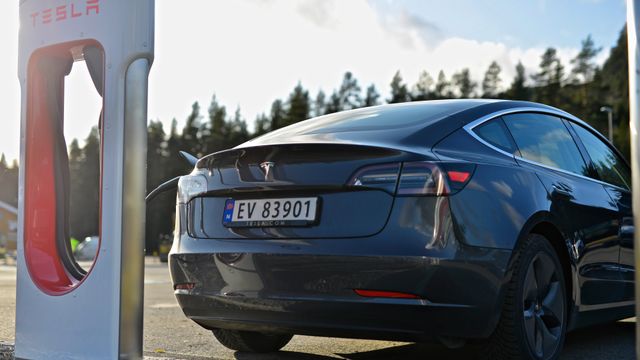 Er det bra at Tesla også blir en strømleverandør for andre elbiler?