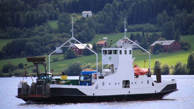 Snart er den nye Randsfjordferga på vei til Norge