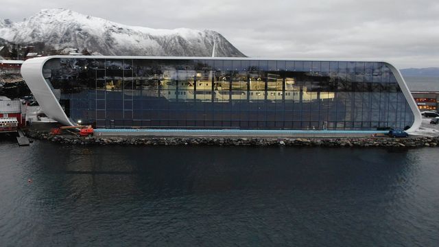 Nå åpner det nye Hurtigrutemuseet. Bygget er konstruert for å kunne bevege seg 8 cm i vinden