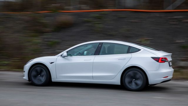 Teslas selvkjøringssystem granskes av myndighetene