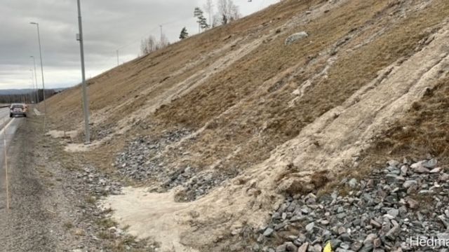 Utrast skråning på E16 ved Kongsvinger blir reparert