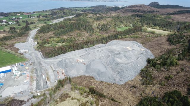 Tunnelstein fra Nordøyvegen blir til fiskehavn på Gjøsund