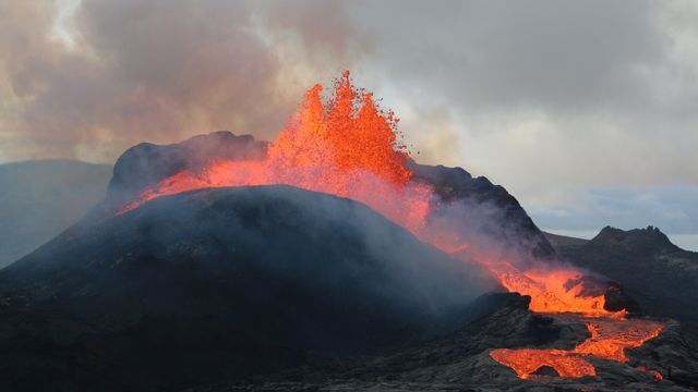 Vil bygge verdens første biltunnel under glohet lava