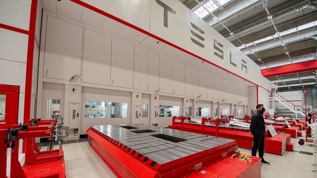 Tesla med teknologisk sjarmoffensiv på Berlin-fabrikken, mens Volkswagen skal ha hatt krisemøte