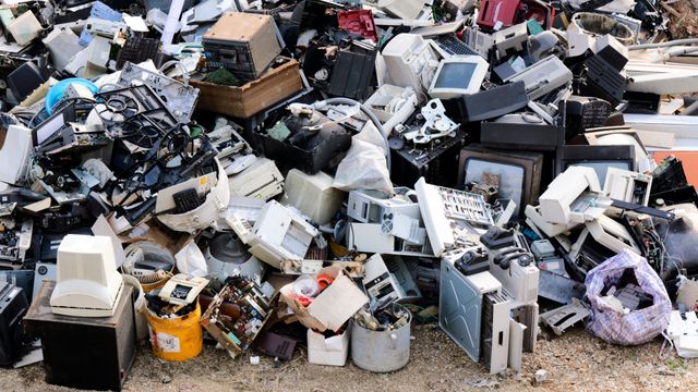 Årets søppelhaug med elektrisk og elektronisk avfall tyngre enn Den kinesiske mur